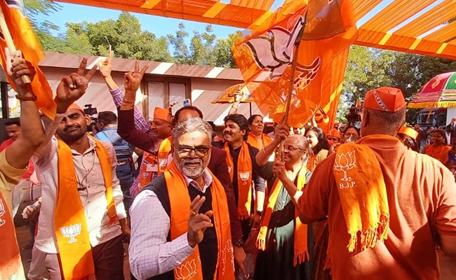 BJP On Path For Historic Win In Gujarat Assembly Elections 87 Election Results 2022 Live Updates: BJP Readies For Historic Win In Gujarat, AAP CM Face Isudan Gadhvi Defeated; Congress Sets To Win Himachal