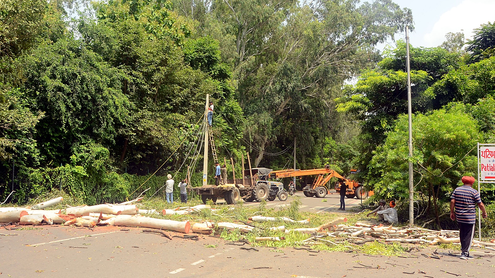 Karnataka: Over 26,000 Acres Of State Forests Lost To Encroachment In A Decade 88 Karnataka has 2 lakh acres of encroached forest land, says minister Khandre; officials told to clear them on priority | Bangalore News -