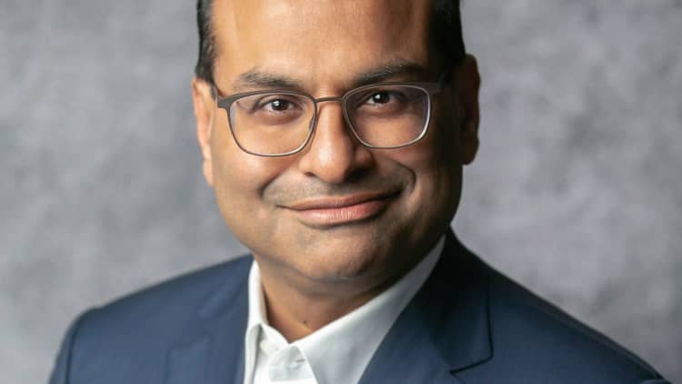 Laxman Narasimhan: The Next Indian Origin CEO Of Starbucks! 106 Starbucks new CEO Laxman Narasimhan to take over from Howard Schultz