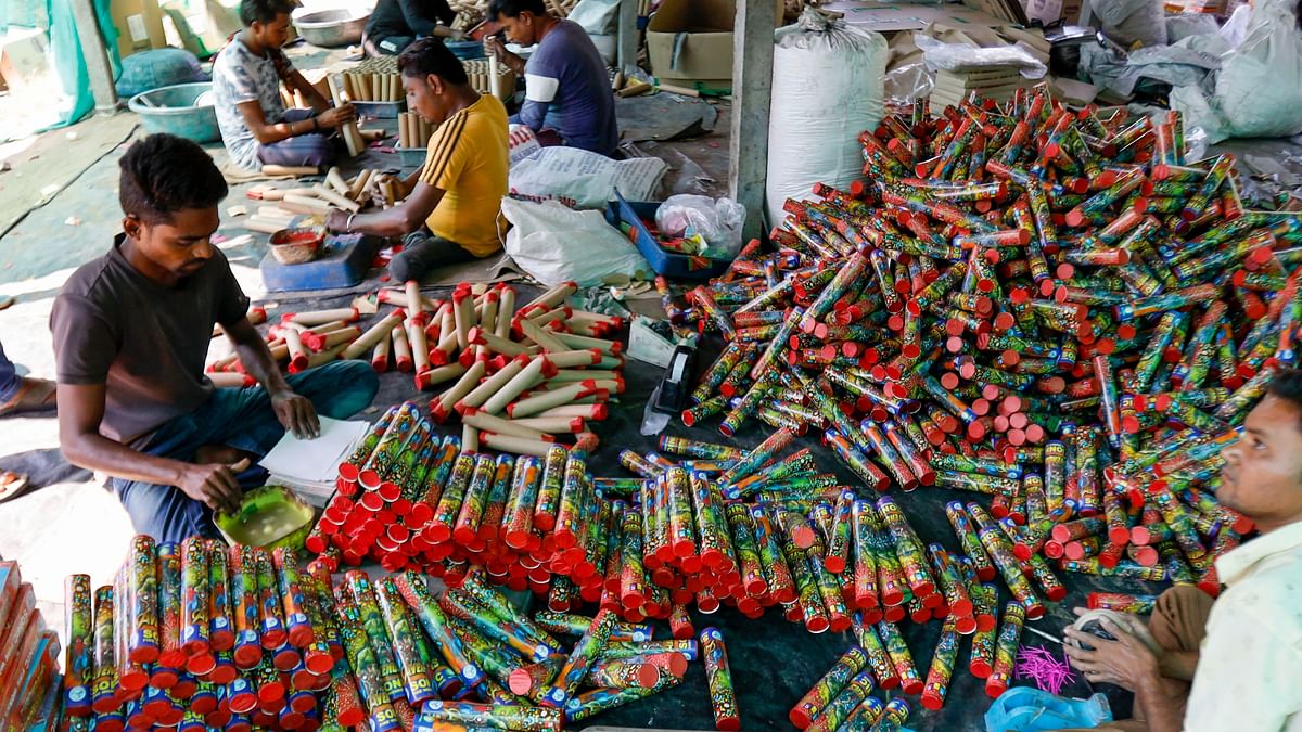 Green Firecracker Rule Implemented Across Karnataka 89 Officials to begin crackdown to enforce green crackers rule in Karnataka