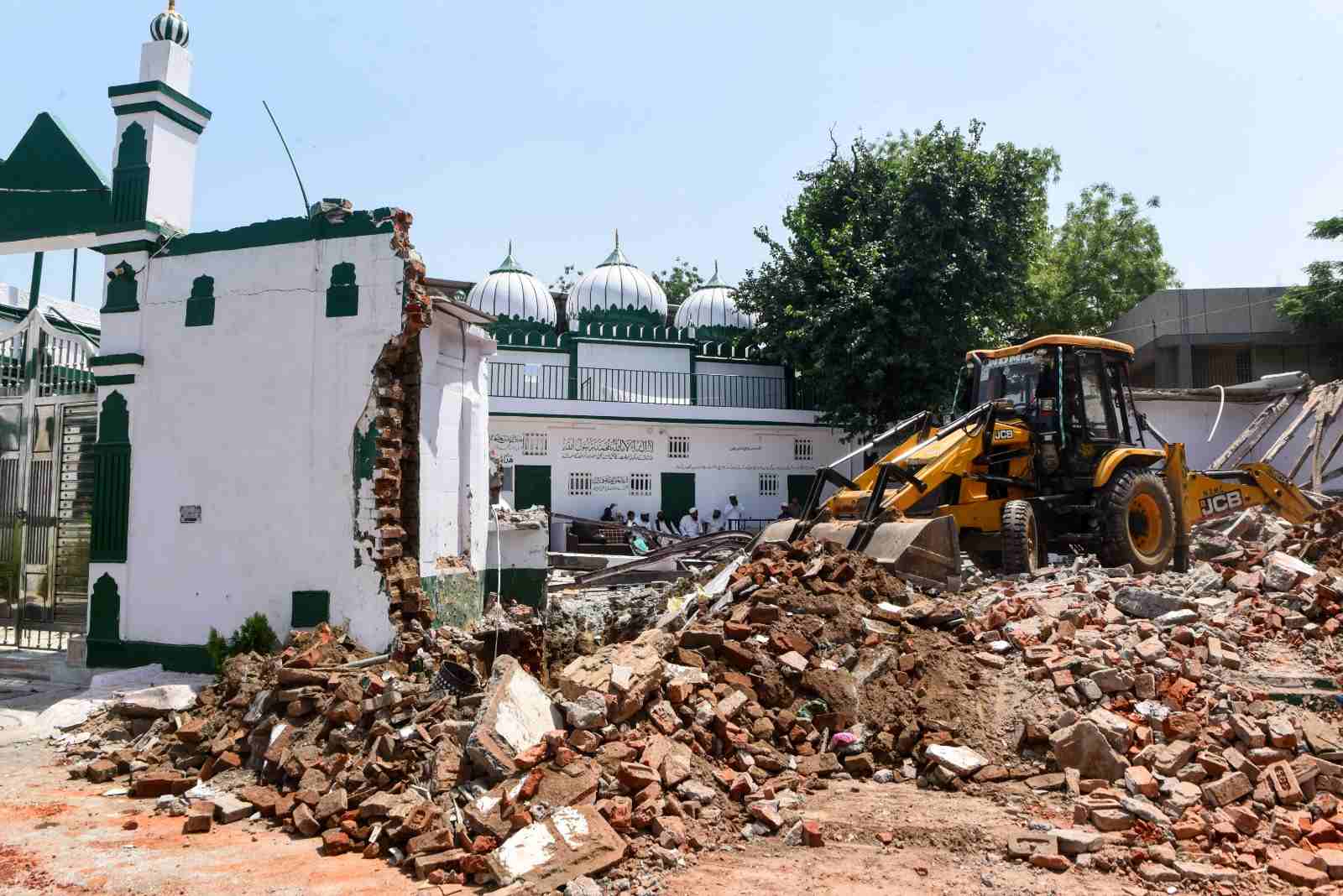 600-year-old mosque In Delhi’s Mehrauli demolished | Know More 87 Delhi: Without Court order part of 250 YO mosque demolished by NDMC -