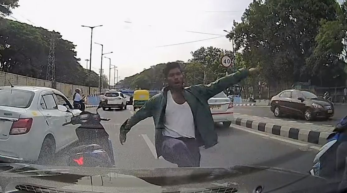 Bengaluru Road Rage: ISRO Scientist's Car Kicked By Biker- Caught On Video 87 ISRO