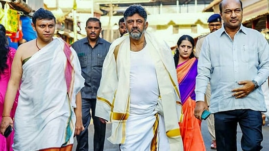 Congress Contenders DK Shivakumar And Siddaramaiah Await High Command's Decision On Next Karnataka Chief Minister 87 Going to meet my spiritual guru': Cong's Karnataka CM aspirant DK Shivakumar | Latest News India - Hindustan Times