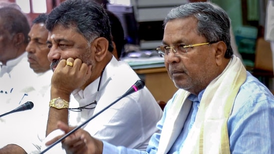 CM Siddaramaiah Allocates Portfolios To Ministers : Keeps The Important Ones To Himself 87 In Karnataka, woman among 24 ministers inducted in Siddaramaiah cabinet | Latest News India - Hindustan Times