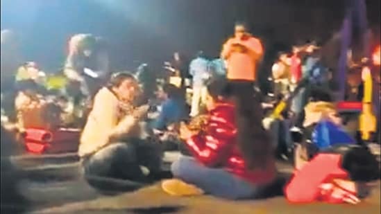 IndiGo's Goa-Delhi Flight: 12-Hour Delay, Passengers Dine On Mumbai Tarmac 88 After 12-hour delay, passengers of Goa-Delhi IndiGo flight dine on Mumbai tarmac | Mumbai news -