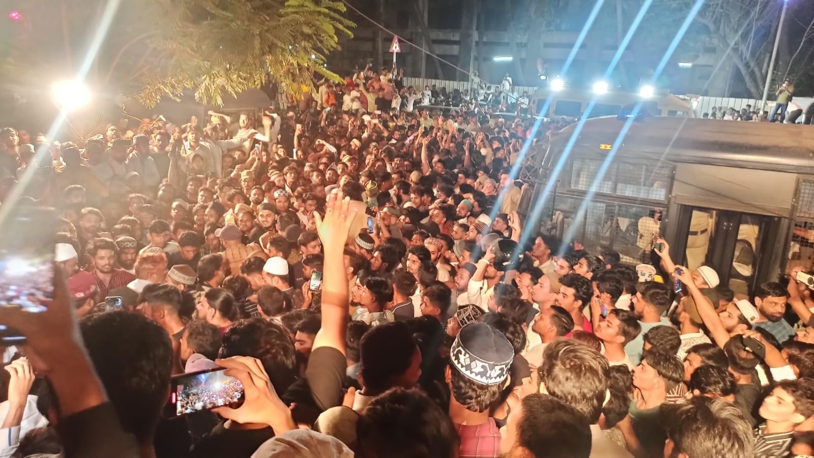 Gujarat Police detain cleric Salman Azhari in hate speech case | Latest  News India - 