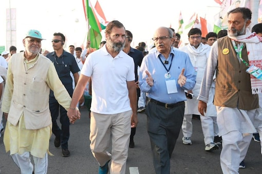 Bharat Jodo Yatra: Popular Personalities Who Joined The 'Congress' Journey 133 Prashant Bhushan Joins Congress' Bharat Jodo Yatra in Telangana