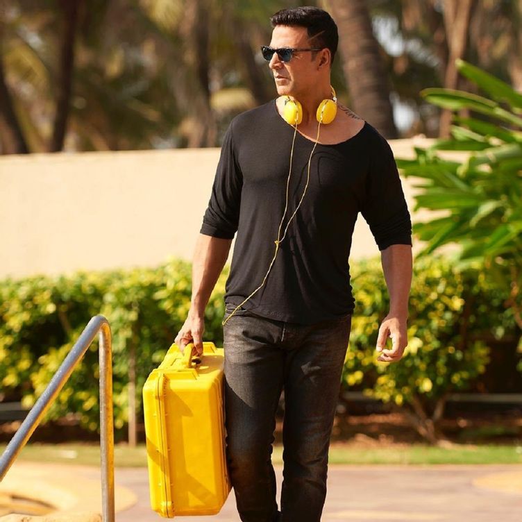 This Is Why Akshay Kumar Is Failing At The Box Office! 89 EXCLUSIVE: Akshay Kumar set to start 6 new projects in 2022; From Selfie to Bade Miyan Chote Miyan & The End | PINKVILLA