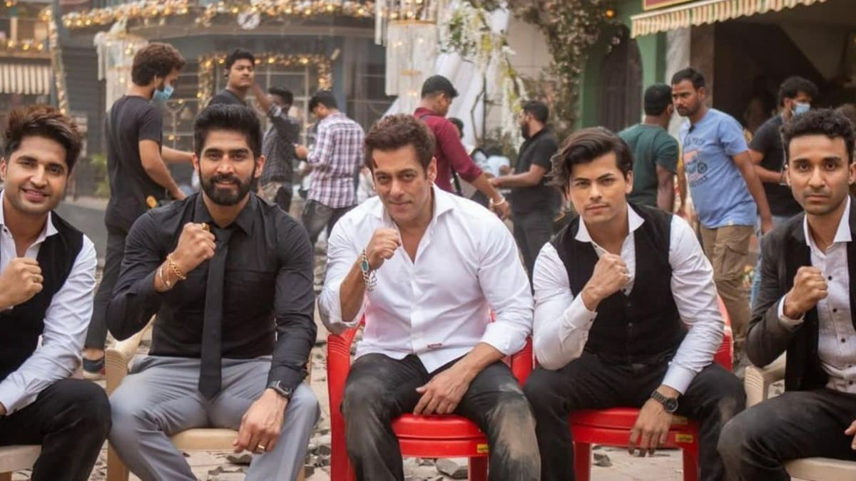 Salman Khan's 'Kisi Ka Bhai Kisi Ki Jaan' Teaser To Be Launched Alongside SRK's Pathaan, Twitter Reacts... 86 ‘Kisi Ka Bhai Kisi Ki Jaan’ Salman Khan welcomes Vijender Singh