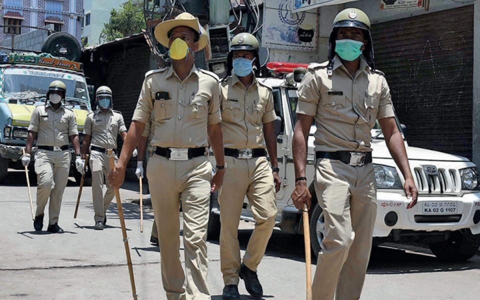 2 Dead And 4 Injured In A Serial Accident At Nrupatunga Road : Driver Arrested 87 Bangalore Police Commissioner, Bhaskar Rao Invites People to Volunteer as Civil Police Wardens | WhatsHot Bangalore