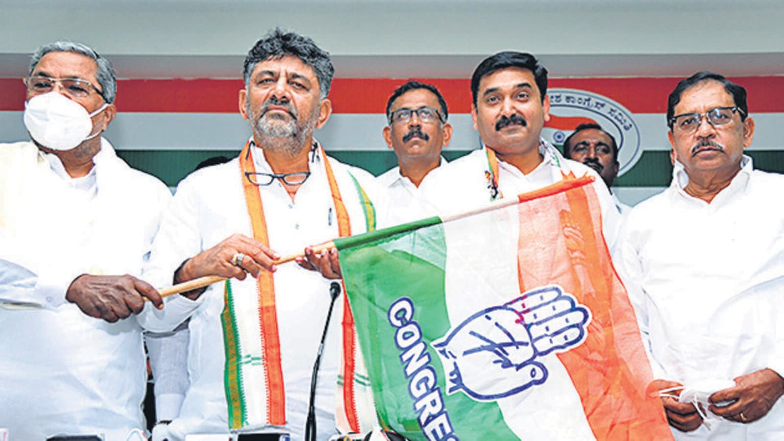 Understanding Karnataka's Political Landscape Before The Upcoming Assembly Elections 87 Karnataka Congress diversifies its turf ahead of assembly polls | Latest News India - Hindustan Times