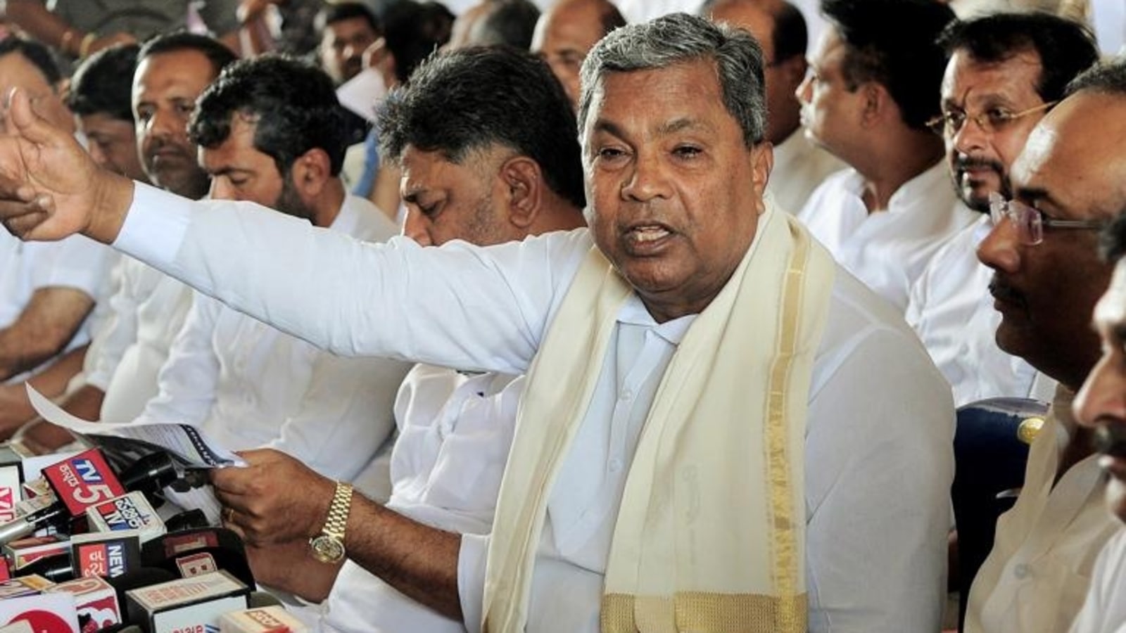 Karnataka: Siddaramaiah's 'ATM Government' Accused 92 Police recruitment case: Siddaramaiah demands Karnataka minister's resignation | Bengaluru - Hindustan Times