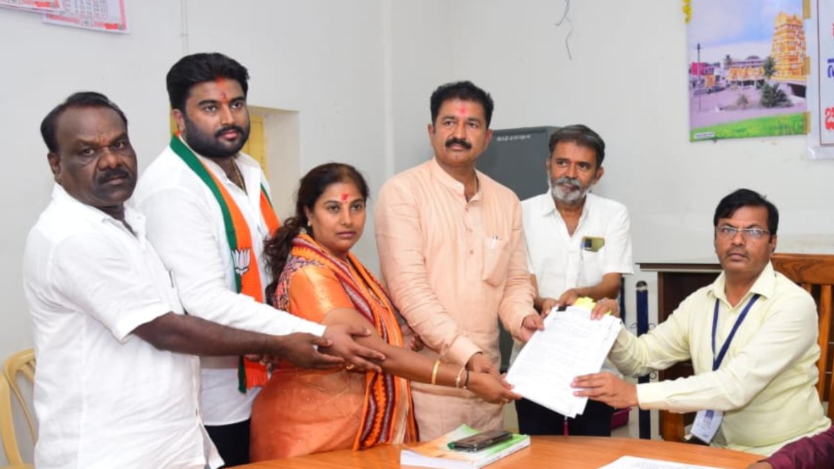 Poornima Srinivas To Join Congress Ahead Of MLC Elections 91 ಚಿತ್ರದುರ್ಗದ ಮೊದಲ ಮಹಿಳಾ ಶಾಸಕಿ ಪೂರ್ಣಿಮಾ ಶ್ರೀನಿವಾಸ್ ಆಸ್ತಿ ವಿವರ | Hiriyur Constituency BJP Candidate Poornima Srinivas Assets Details -