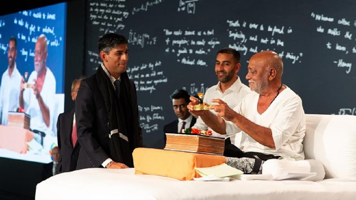 From Politician To Devotee: UK PM Attends Morari Bapu's 'Ram Katha' At Cambridge 88 Morari Bapu