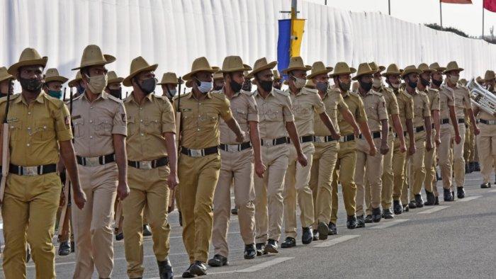 New Opportunities Arise For Police Sub Inspector Aspirants In Karnataka 87 Karnataka police all set to recruit eight transgenders for special posts -