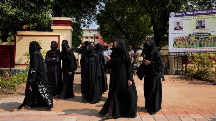 What Does The Hijab Verdict Mean? | Hijab Verdict | Supreme Court 91 Supreme Court to deliver verdict in hijab ban case today | Story so far - India Today
