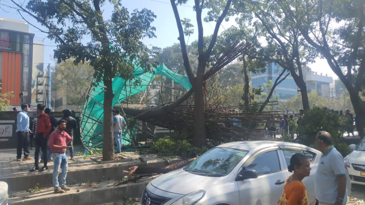Here Are The Latest Developments In The Bengaluru Metro Pillar Crash Which Killed A Woman And Her Toddler Son 89 Metro pillar collapses in Bengaluru, family of 3 hurt | Video - India Today