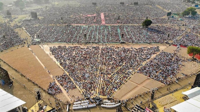 11 Die In An Award Ceremony Organised By The Government Of Maharashtra 87 Packed ground, no shed: 7 killed, over 120 suffer heatstroke at Maharashtra award event - India Today