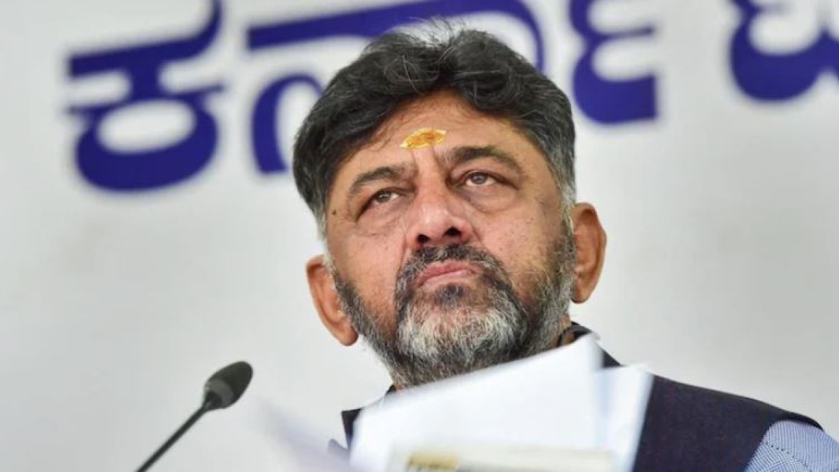 Deputy Chief Minister DK Shivakumar Reviews Metro 87 K'taka Dy CM DK Shivakumar asks BBMP chief to suspend officials involved in illegal lake work - India Today