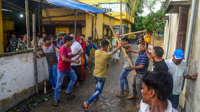 Why Have West Bengal Panchayat Polls Turned Violent, Here’s What You Need To Know 89 Bengal panchayat polls: Fresh violence erupts as repolling underway in 696 booths - India Today