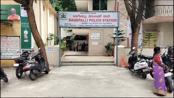 Class 9 Student In Karnataka Gives Birth To Baby Boy | Know More 87 Class 9 student gives birth to baby in Karnataka's Chikkaballapur, hostel warden suspended -