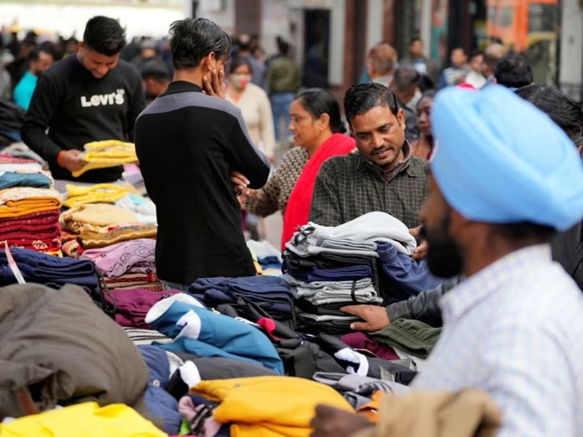 Lucknow’s ‘Anokha Mall’ Provides Warm Clothes For Underprivileged At No Cost 87 Making a difference, this Anokha Mall in Lucknow has warm garbs at zero cost for the needy