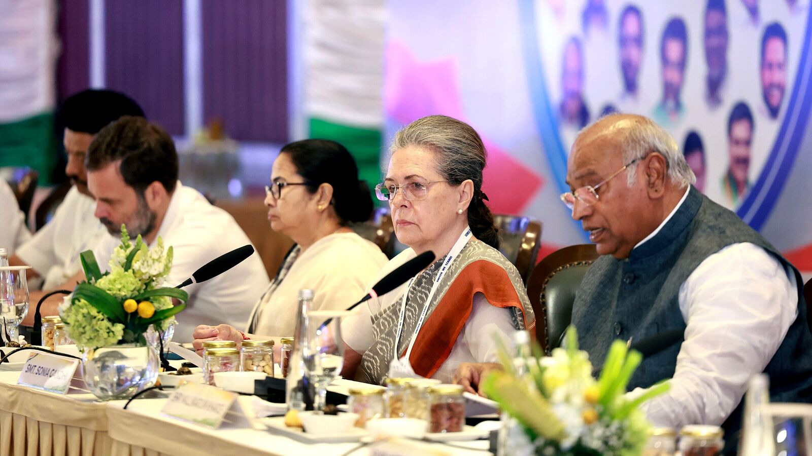 All You Need To Know About ‘INDIA’ for The 2024 Lok Sabha Elections 89 UPA gets new name, next Opposition meeting to be held in Mumbai - Highlights from 26 party meet in Bengaluru | Mint #AskBetterQuestions