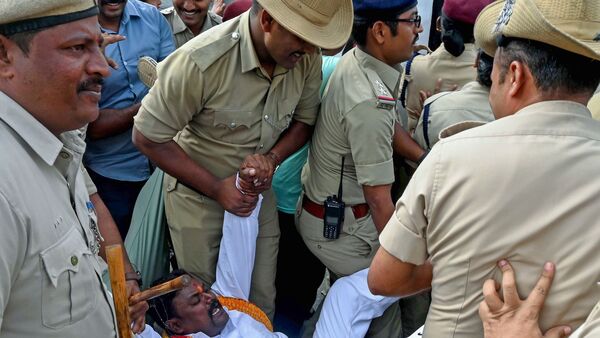 Unsettling Twist In Bengaluru Bandh-Dead Rat Found In Police Breakfast | Hotel Owner Faces Notice 87 Bengaluru Bandh: Dead rat found in breakfast served to police personnel, hotel owner issued notice |