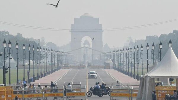 Delhi's Air Quality Deteriorates Post-Diwali, Minimum Temperature Drops 86 Pollution level soars again in the national capital post Diwali as 'toxic haze' blankets Delhi, NCR: Photos, videos