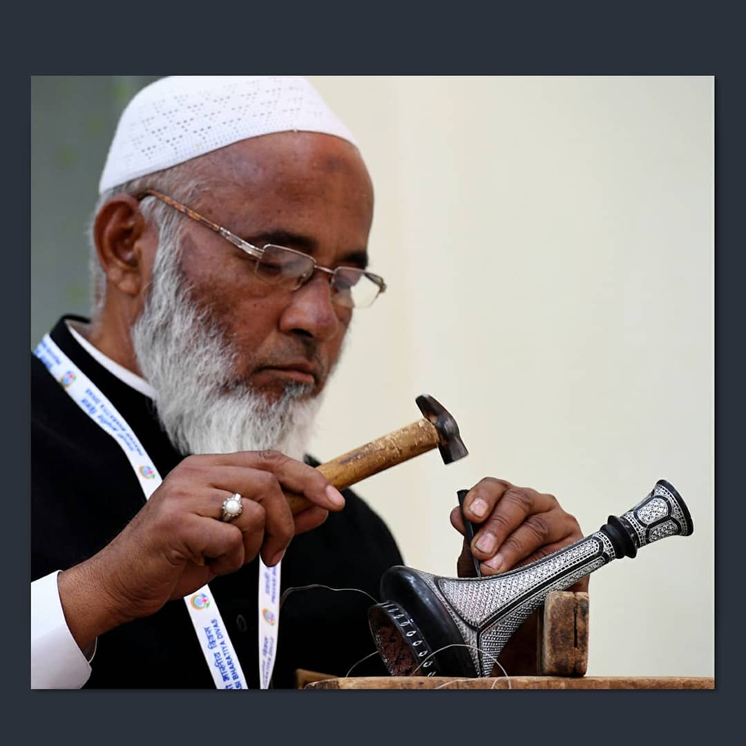 Karnataka Bags 8 Padma Awards! 89 indiacraftweek on Twitter: "Shah Rasheed Ahmed Quadri hails from a well-known family engaged with Bidri craft. Rasheed ji has won numerous awards for his work including the National Award of 1988. Book