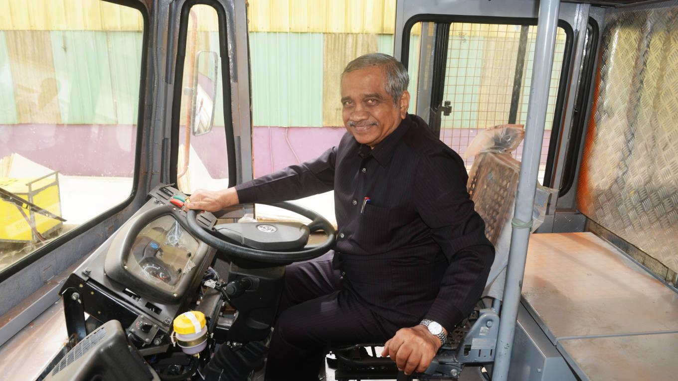 Who is Vijay Sankeshwar? : The Vijayanand Story 88 VRL Logistics's road to success