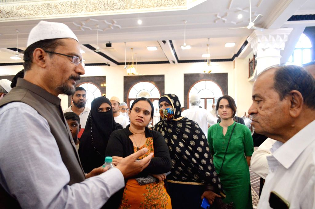 'Masjid Darshan': Bengaluru Mosque Opens Its Doors To People From All Faiths 9 Bengaluru:Non Muslims were given a Masjid Darshan at Masjid E Bilal at Bannerghatta Road