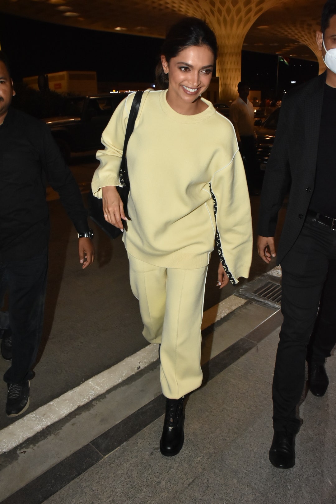 B-TOWN airport looks from Deepika Padukone to Janhvi Kapoor, here's what the stars are wearing to the airport! 115 Airport style Deepika Padukone in a yellow tracksuit