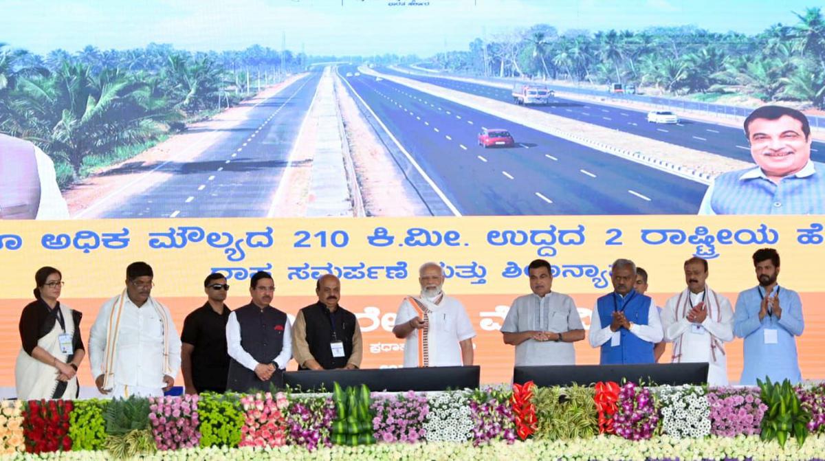 Bengaluru-Mysuru Expressway Under Water, 6 Days After PM Modi Inaugurated It 88 PM Modi inaugurates Bengaluru-Mysuru Expressway, holds roadshow in Mandya - The Hindu