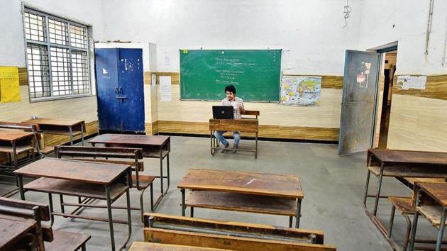 BBMP Enlists Detectives For Teacher Hiring | Stirs Job Loss Fears 87 School vs Covid-19: Voluntary class option divides parents, teachers | Latest News Delhi -