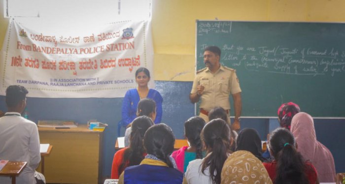 Karnataka Cops Help Failed SSLC Students to Start Afresh in Life 92 A Bandepalya police inspector along with a private school teacher takes a class. Credit: DH Special arrangement