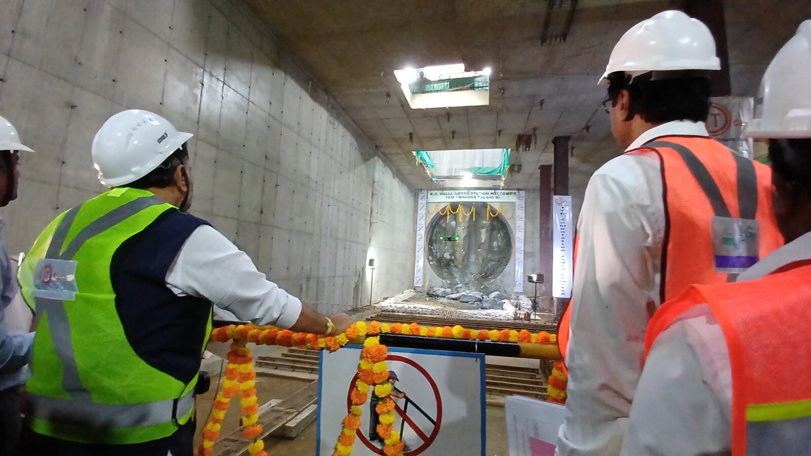 Deputy CM DK Shivakumar Proposes Road-Cum-Metro Rail Flyovers For Bengaluru's Traffic Woes 88 Bengaluru traffic: Karnataka deputy CM proposes road-cum-metro rail flyovers to reduce congestion