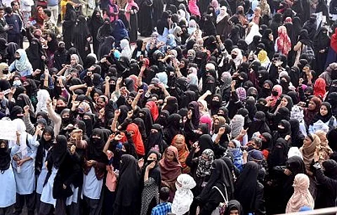 Controversy Erupts Over Hijab Ban In Rajasthan Schools | Know More 88 Rajasthan Contemplates Hijab Ban: Education Minister's Stance and Ongoing Controversy