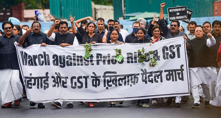 Explainer: As the Congress and BJP Spat Over Black Protests, What is the Congress Strategy? 91 Congress Protest on Inflation Live Updates | Congress Protest Live: Rahul, Priyanka Among Other Leaders Released After 6 Hrs