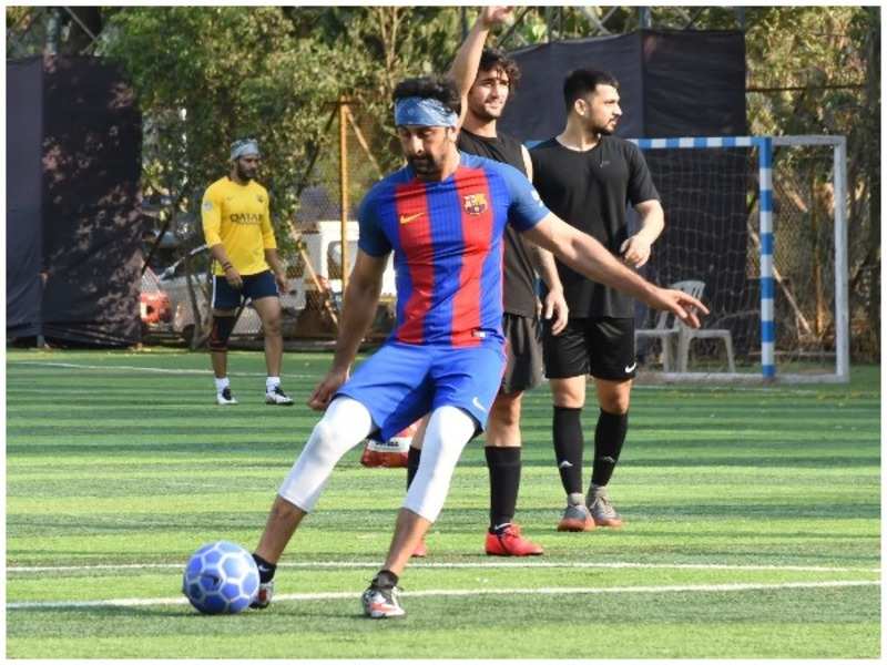 Ranbir Kapoor flaunts his love for football | Hindi Movie News - Times of  India