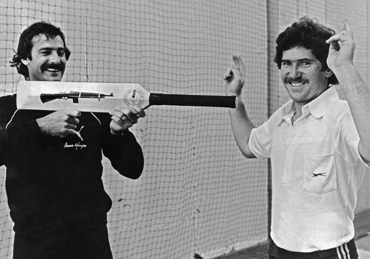 Remember Hayden's Mongoose Bat? - Here Are Similar Cricket Bats Which Are Banned 87 cricket bats