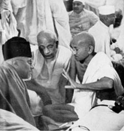 250px Gandhi%2C Patel and Maulana Azad Sept 1940
