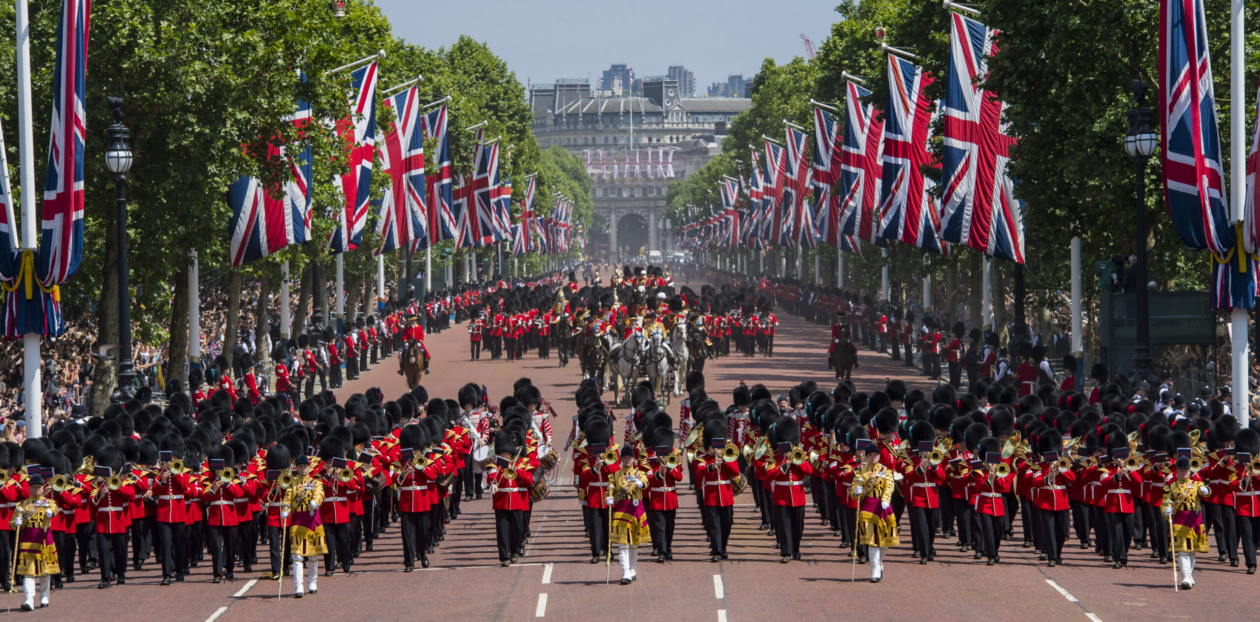 UK To Change Trooping the Colour Salute For the First Time to Serve Queen's "Comfort" 93 How to attend Trooping the Colour, a much anticipated highlight of the Platinum Jubilee celebrations – Royal Central