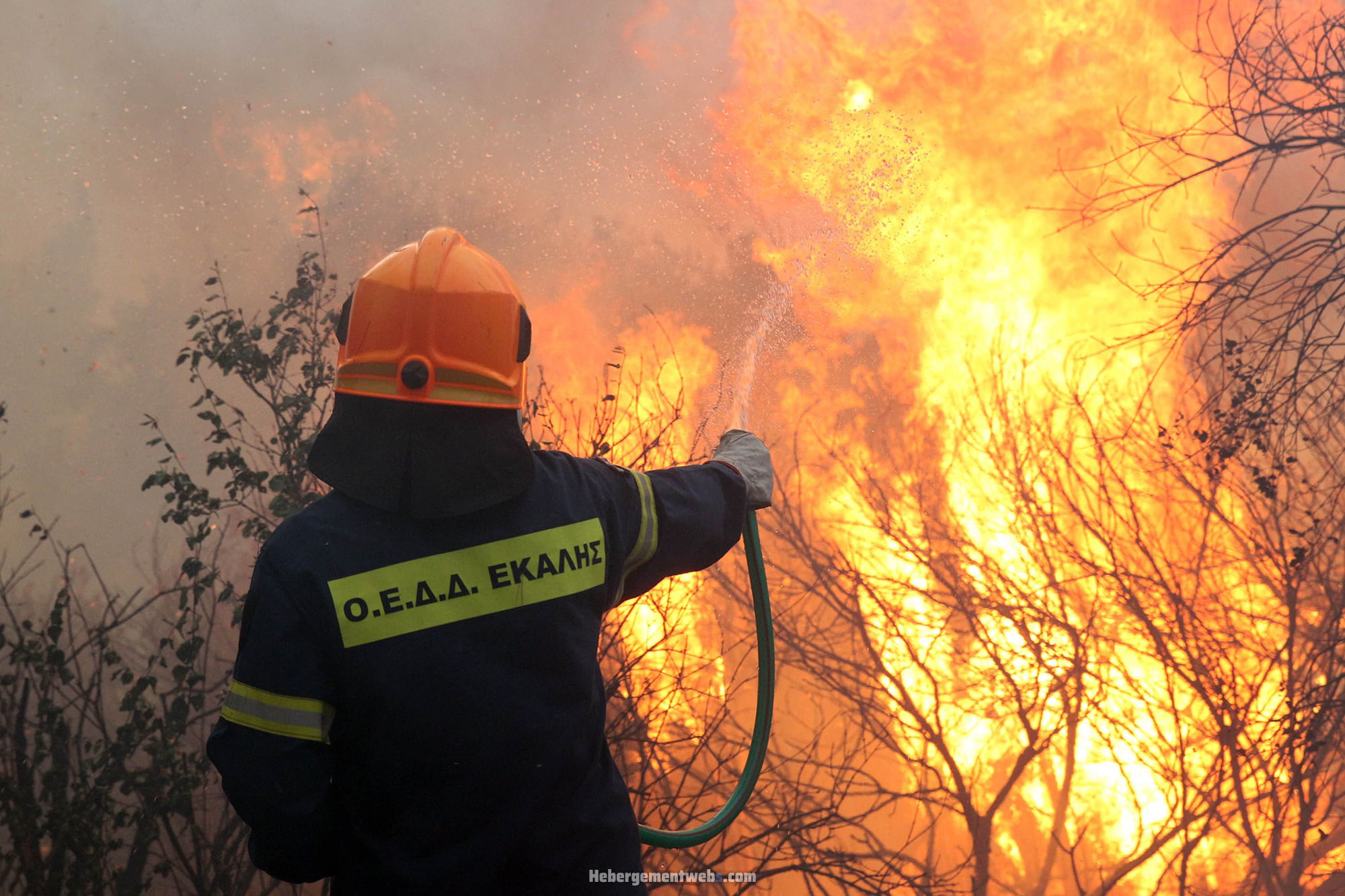 home of olympics evacuated amid forest fires in greece