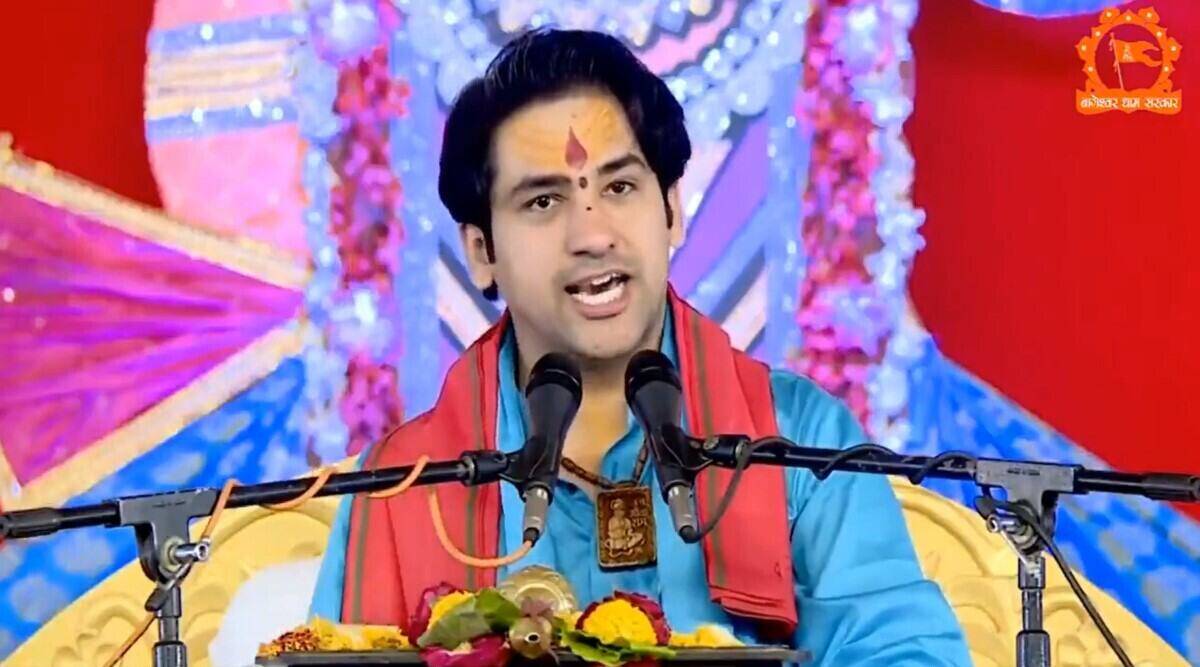 Bageshwar Dham Baba Controversies : Untouchability and Hate Against Muslims! 87 Video of Pandit Dhirendra Krishna Shastri goes viral who throws stones at Hindus bulldozers fired at his house - जो पत्थर मारेगा, उसके घर पर बुल्डोजर चलाएंगे- कथावाचक का वीडियो वायरल, लोग
