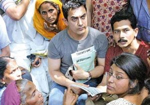 Amir Khan And His Unending Controversies 89 1448552255aamir narmada