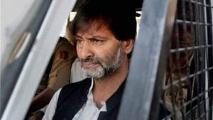 jklf chairman muhammad yasin malik being taken adb8ba14 f5b7 11e9 a07e c7ba67183ab2 1653473666833