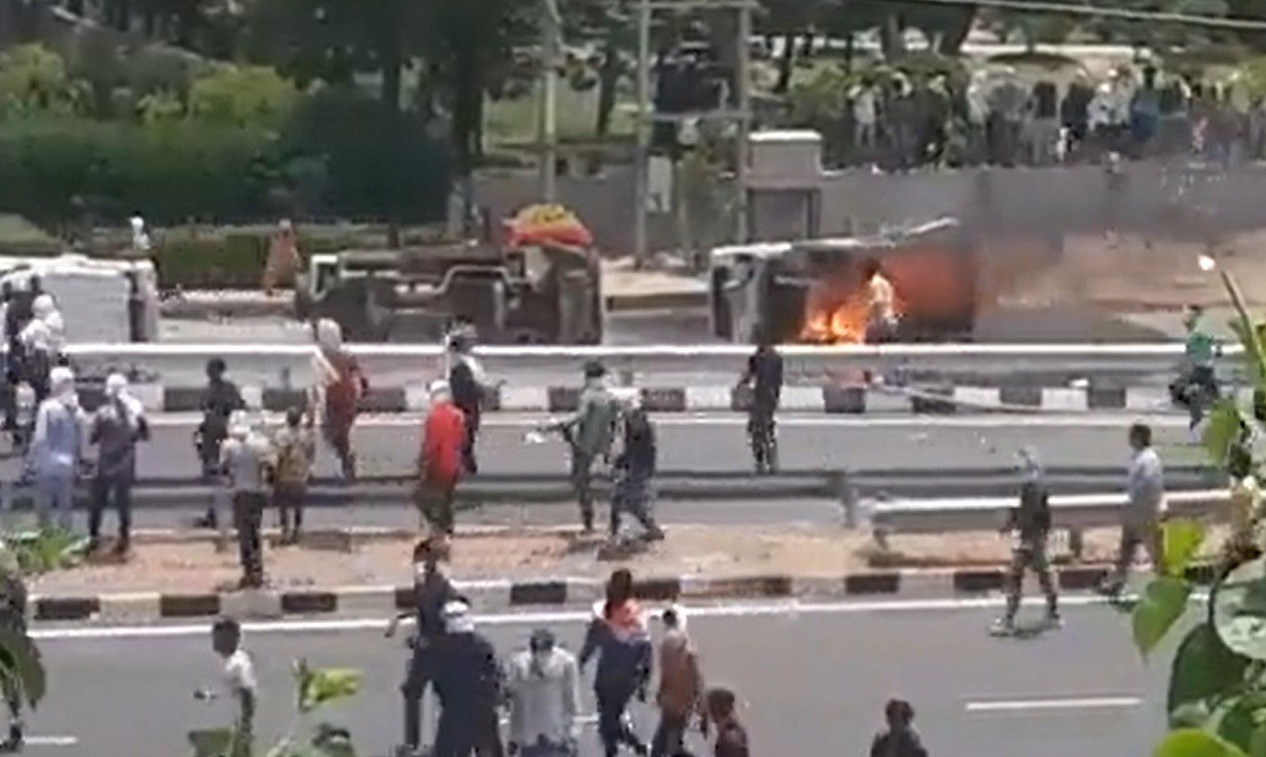 Army Aspirants' Protests Over Agnipath Scheme Turn Violent 97 Agnipath Protests Turn Violent in Haryana Police Vehicles Set On Fire In Palwal Highways Blocked